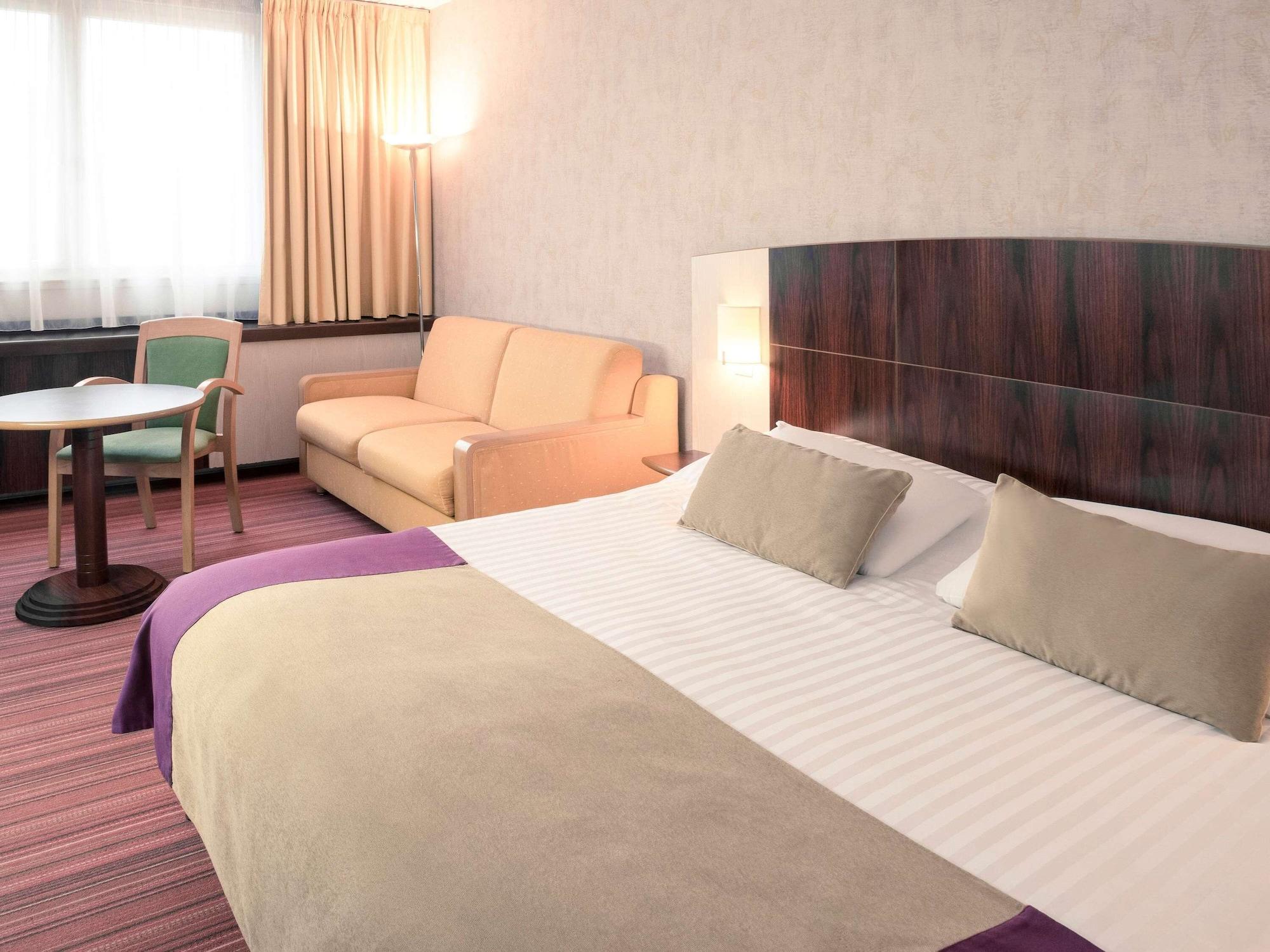 Mercure Besancon Parc Micaud - Hotel & Bar Bagian luar foto