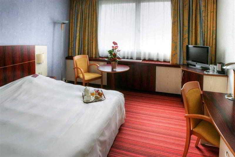 Mercure Besancon Parc Micaud - Hotel & Bar Bagian luar foto