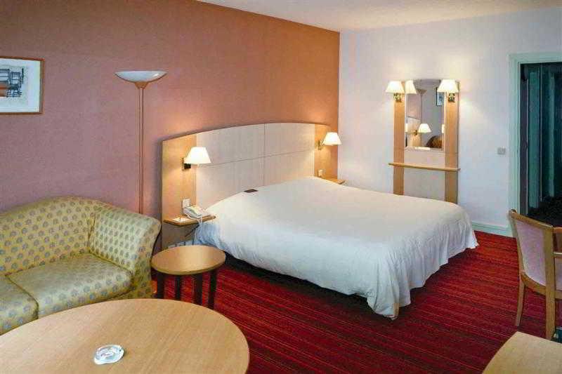 Mercure Besancon Parc Micaud - Hotel & Bar Bagian luar foto