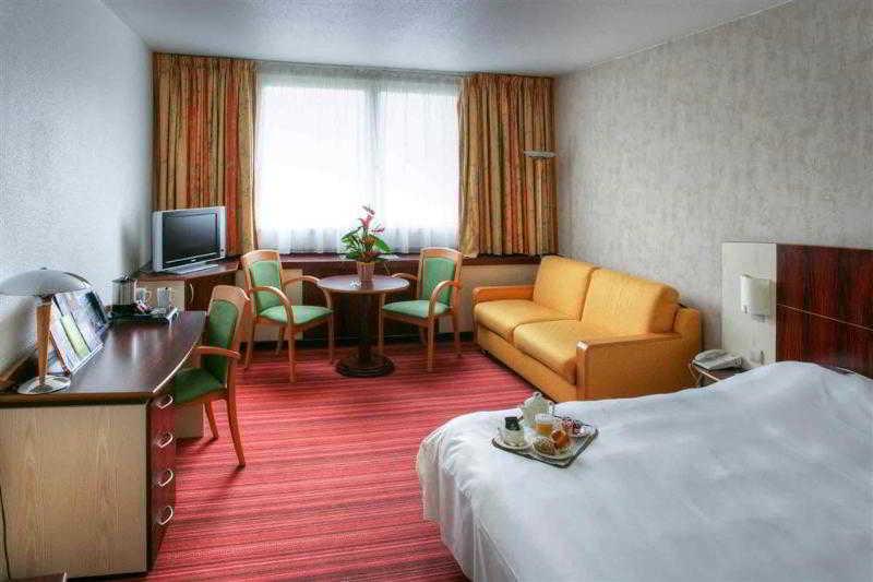 Mercure Besancon Parc Micaud - Hotel & Bar Bagian luar foto