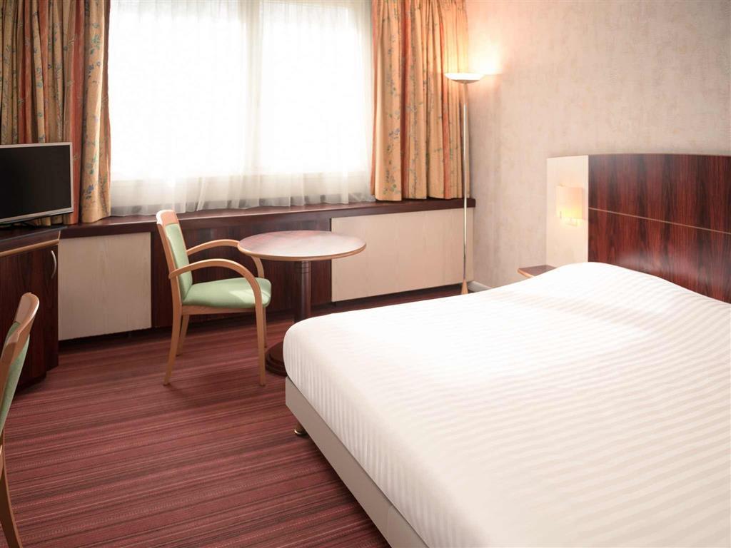 Mercure Besancon Parc Micaud - Hotel & Bar Bagian luar foto