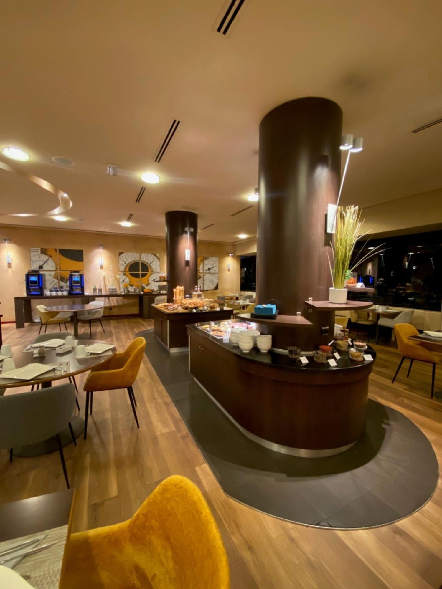 Mercure Besancon Parc Micaud - Hotel & Bar Bagian luar foto
