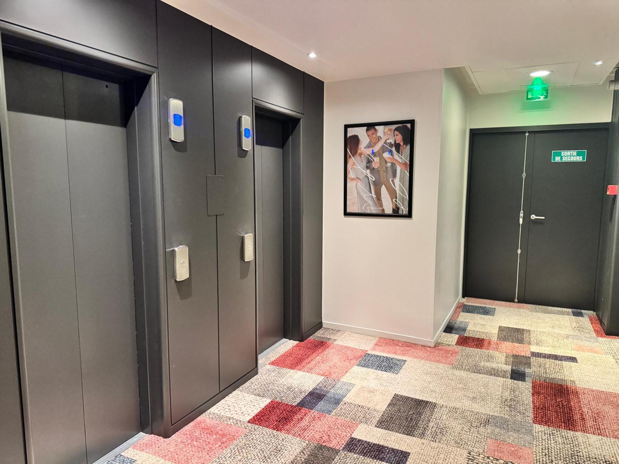 Mercure Besancon Parc Micaud - Hotel & Bar Bagian luar foto