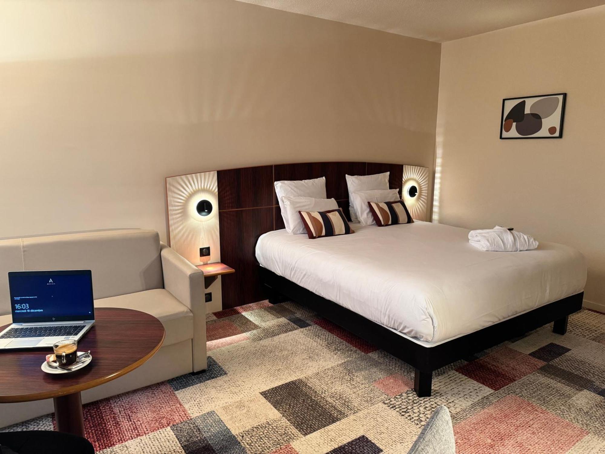 Mercure Besancon Parc Micaud - Hotel & Bar Bagian luar foto