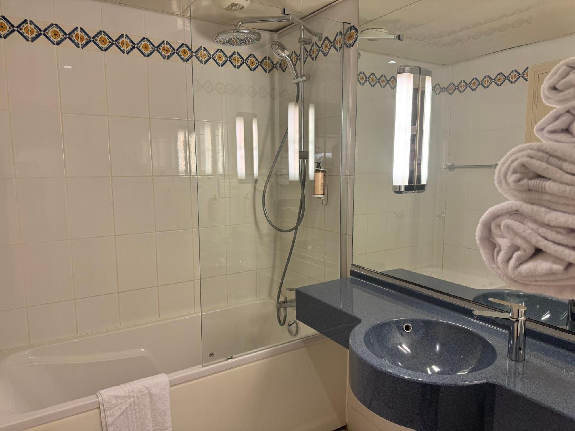 Mercure Besancon Parc Micaud - Hotel & Bar Bagian luar foto