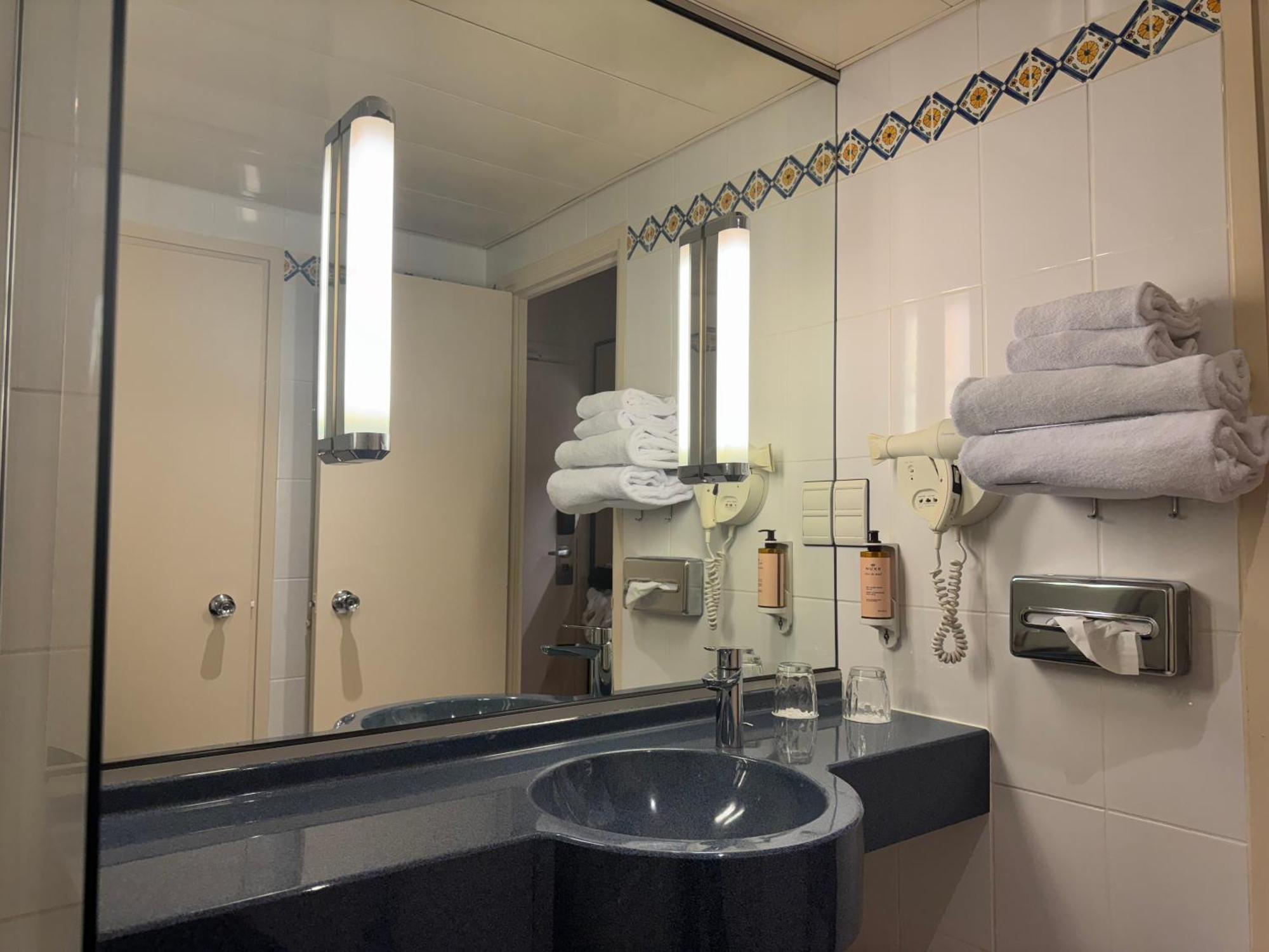 Mercure Besancon Parc Micaud - Hotel & Bar Bagian luar foto