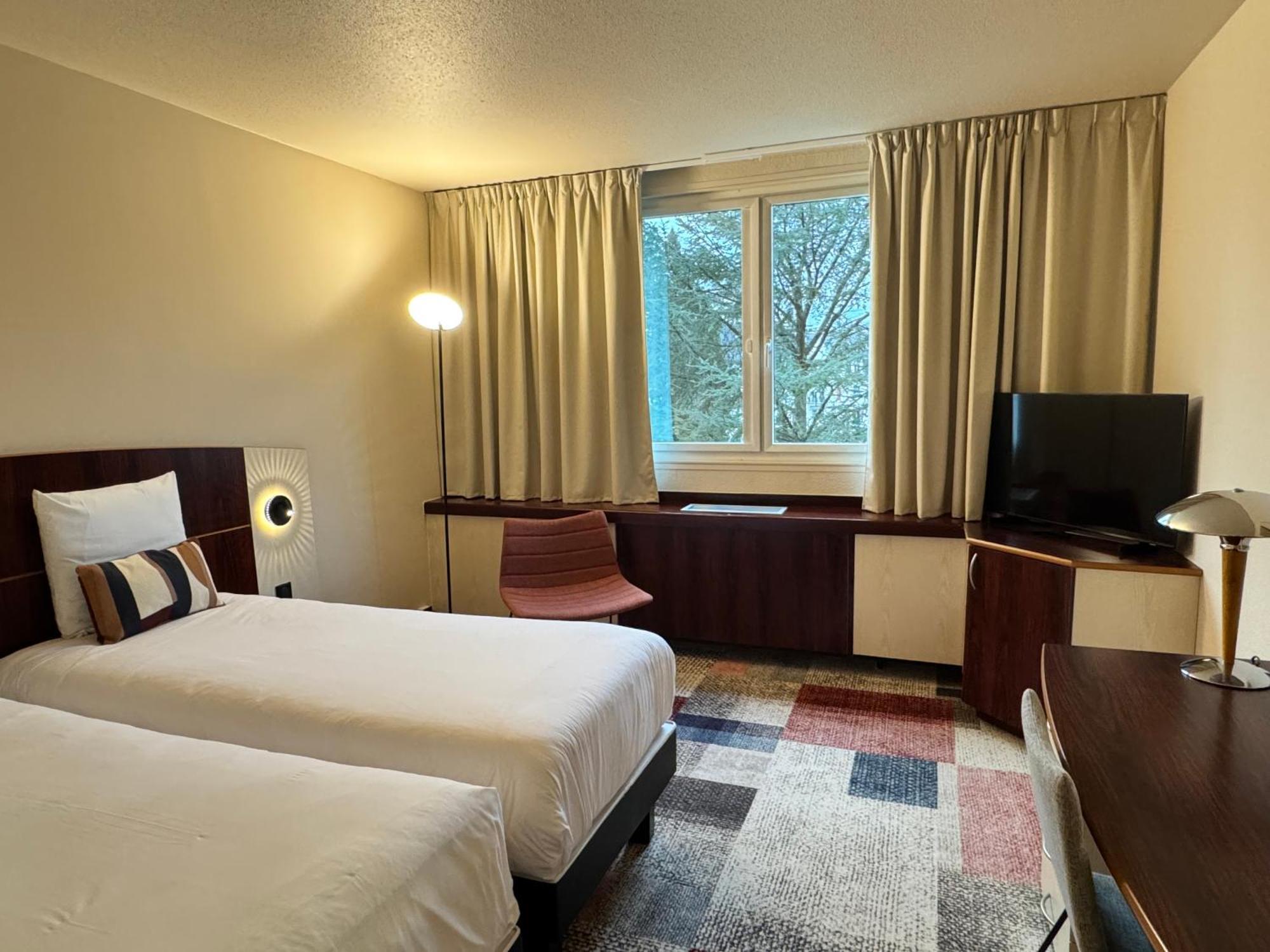 Mercure Besancon Parc Micaud - Hotel & Bar Bagian luar foto