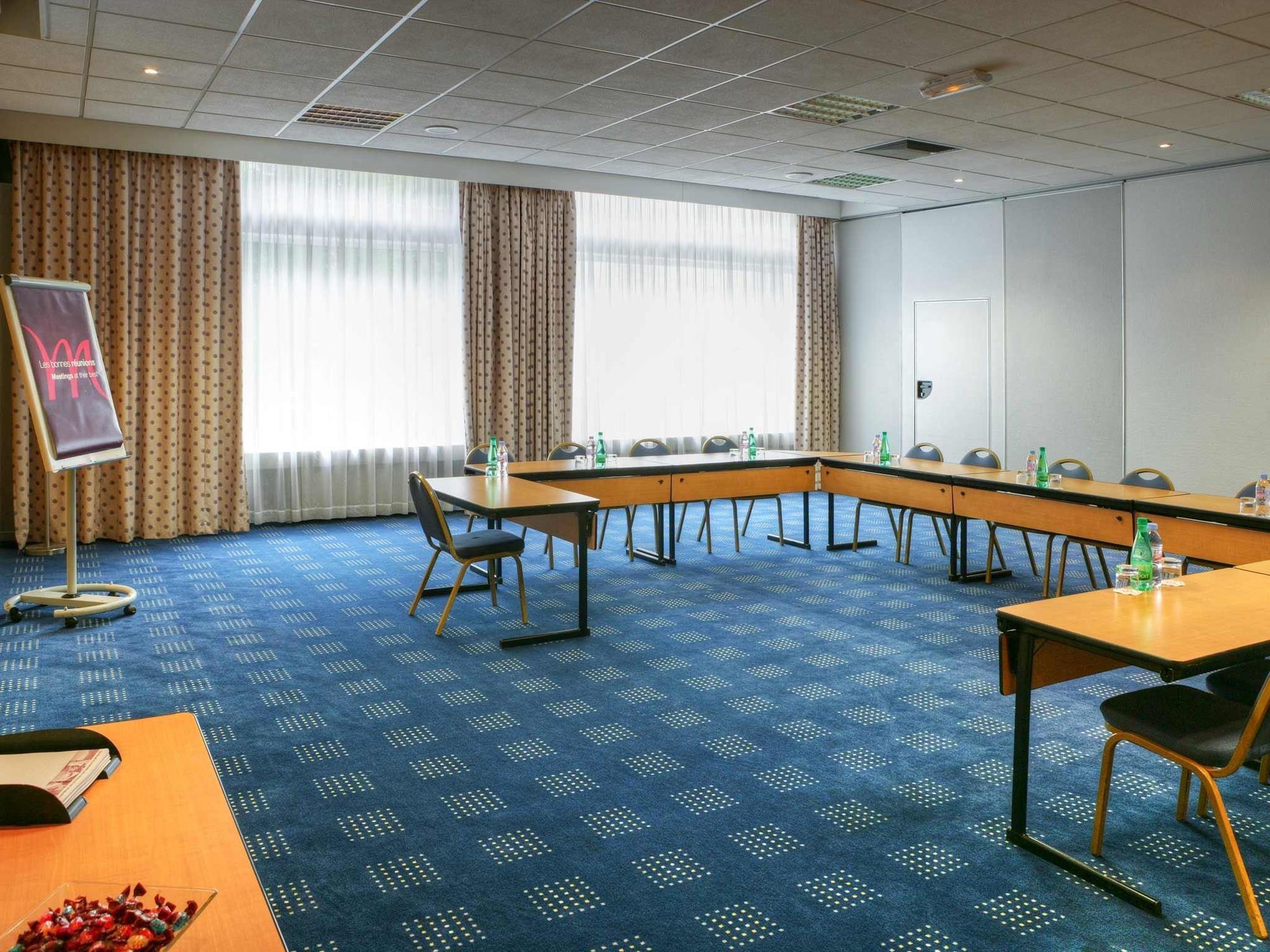 Mercure Besancon Parc Micaud - Hotel & Bar Bagian luar foto